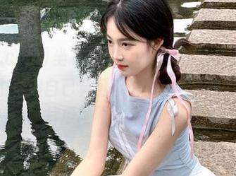 坐着看“www.51.com”，我隐约觉得自己真可以开个万象杂志了！这片瓜地不要太丰富！