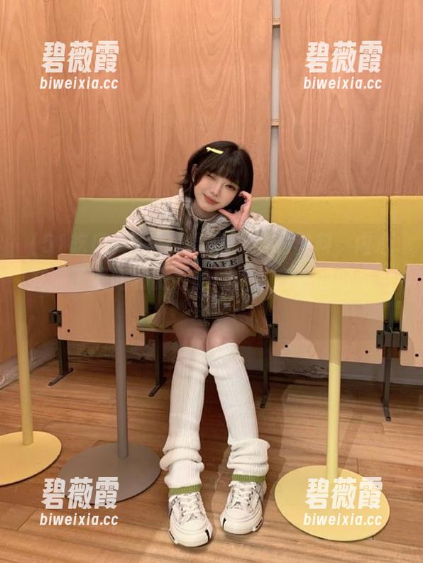 默默观看51吃瓜的黑料，内心充满了疑问和微妙的期待，妥妥的好奇宝宝。