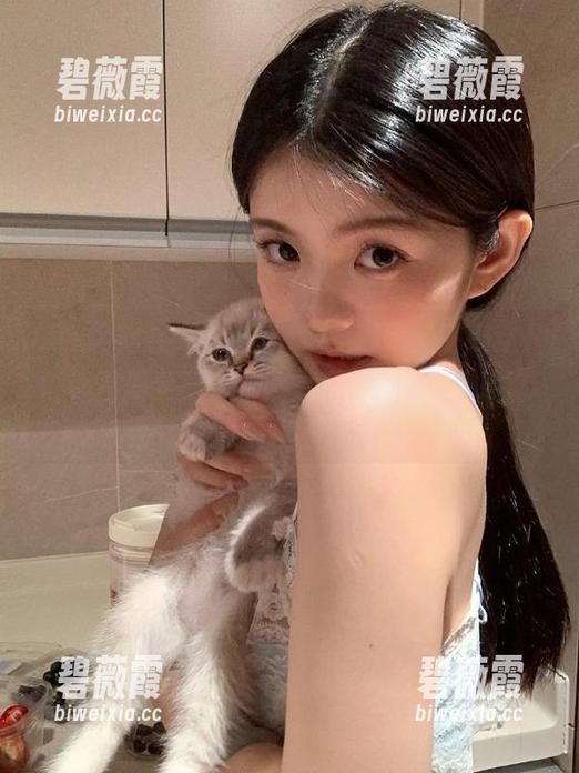 ios系统上的51爆料，吃瓜这种事都不需要动手就能默认同步哦～想想都爽。