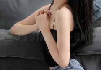 “91吃瓜中心”又有更新，今天的瓜就像偶遇那种一见钟情的男孩。
