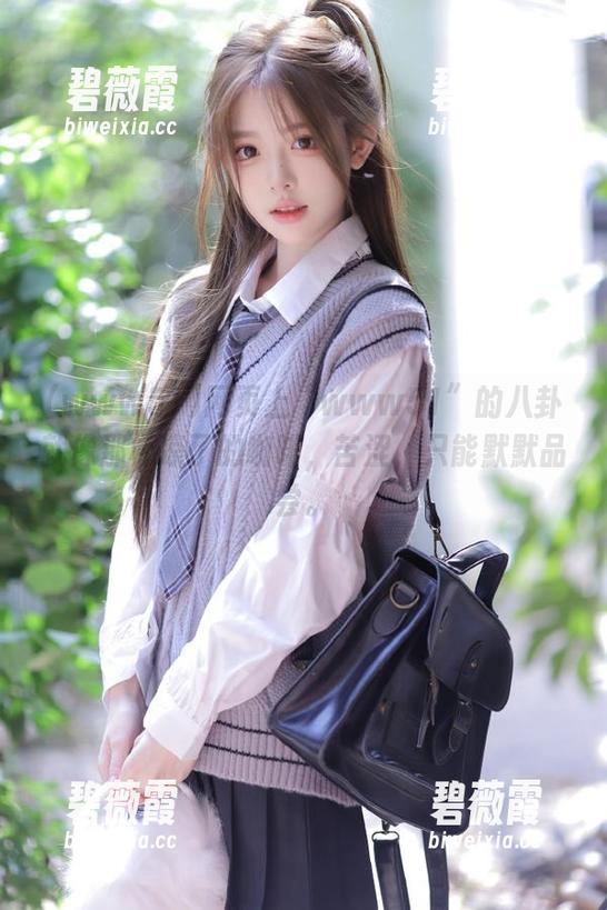 网页上“www51”的八卦就像那杯凉了的咖啡,苦涩,只能默默品尝。 网页上“www51”的八卦就像那杯凉了的咖啡,苦涩,只能默默品尝。