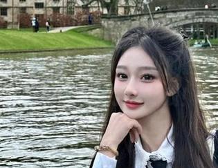 看zzzttt11网址的时候，脑海里仿佛重播了一场戏！