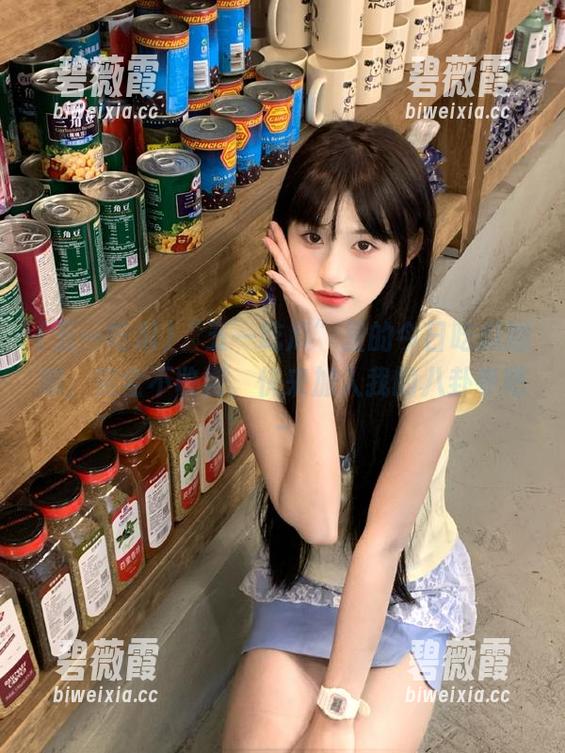 “五一吃瓜”里的今日吃瓜娜娜，完全不收费，快来加入我的八卦寺吧～