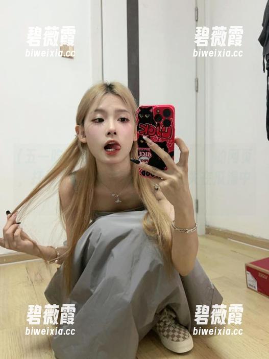 ‘‘五一吃瓜网’’的网页，打开之后我就被吸走了，迷失在瓜海中！