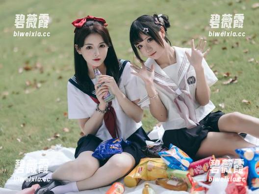 被“免费吃瓜”网站发布的信息围得水泄不通，不禁想要划船逃走了！