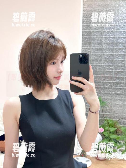 在“明星黑料”app上翻到了老八卦，真是脑洞大开的乐趣！