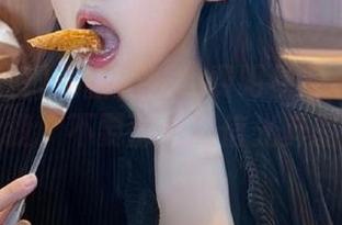 更新了！免费明星黑料似乎是在提醒我，不要那么相信光鲜的外表。