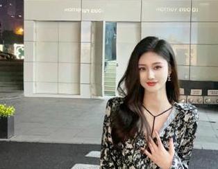 好吧，今天又从“最新吃瓜”入口跌进0点钟的无限深渊，不知明天能否把我吐出来。