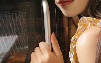 在黑哥冲料的抖音世界，线路就像那段抓不到的旋律，愈加迷离。
