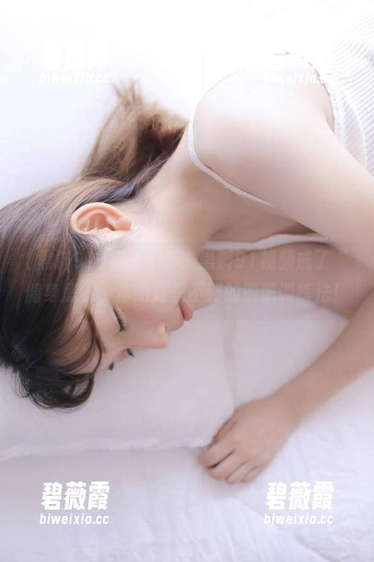 椅子不够,黑料91视频成了“健身房”,你绝对想不到的腹肌训练法! 椅子不够,黑料91视频成了“健身房”,你绝对想不到的腹肌训练法!