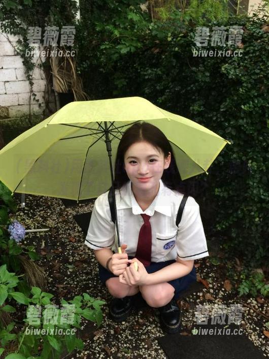 用黑料社app在线刷八卦，意外发现了自己的瞳孔有点闪？